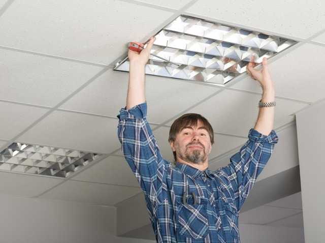 Установка растровых светильников в подвесной потолок