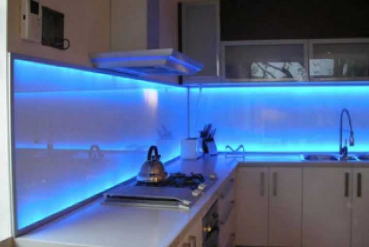 Подсветка рабочей зоны на кухне светодиодной лентой