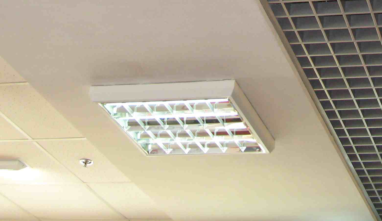 Накладные потолочные светодиодные светильники для офиса